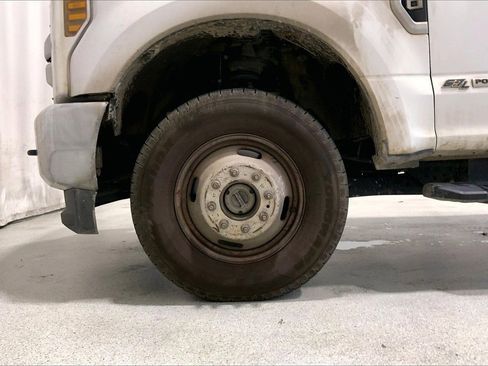 Used 2019 Ford F350 XLT image 6