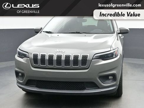Used 2019 Jeep Cherokee Latitude Plus w/ Comfort/Convenience Group FWD image 3