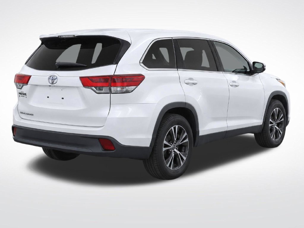Used 2019 Toyota Highlander LE FWD image 3