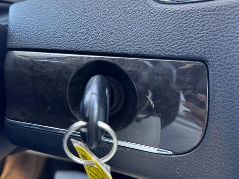 Used 2013 Chrysler Town & Country Touring image 30