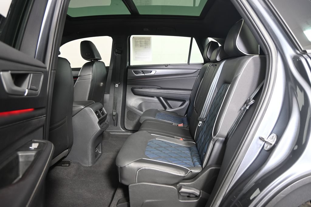 Used 2024 Volkswagen Atlas Cross Sport SEL Premium R-Line AWD/4WD image 18