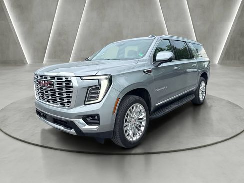 Used 2025 GMC Yukon XL Denali AWD/4WD image 3