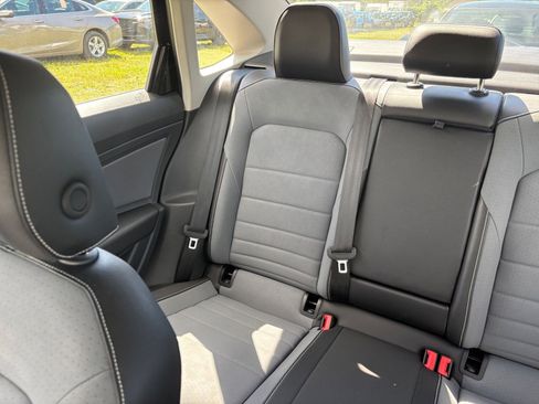 Used 2025 Volkswagen Jetta SE image 38