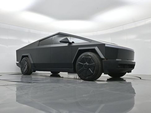 Used 2024 Tesla Cybertruck AWD Crew Cab image 42