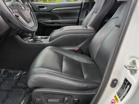 Used 2018 Toyota Highlander Limited Platinum AWD/4WD image 16