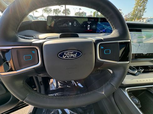 Certified 2025 Ford Expedition Active AWD/4WD image 21