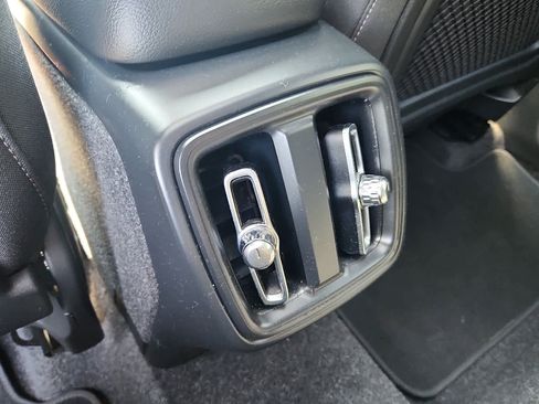 Used 2025 Volvo XC40 B5 Core image 12