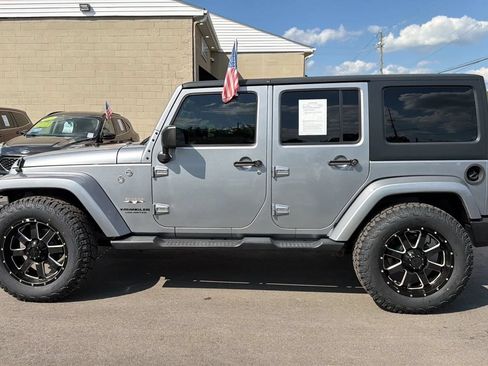 Used 2016 Jeep Wrangler Unlimited Sahara w/ Dual Top Group AWD/4WD image 4