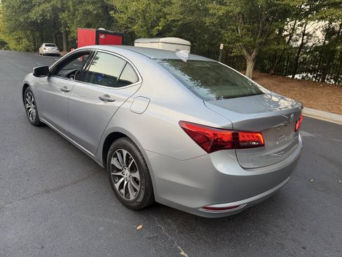 Used 2017 Acura TLX FWD image 4
