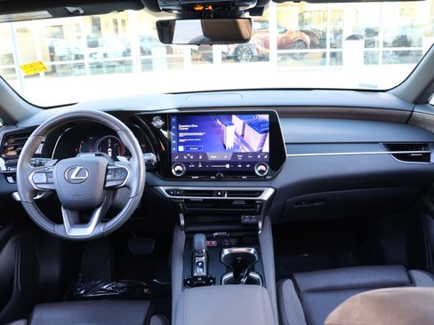 Used 2023 Lexus RX 350 w/ Luxury Package image 17