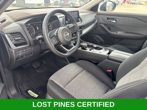 Used 2023 Nissan Rogue SV image 6