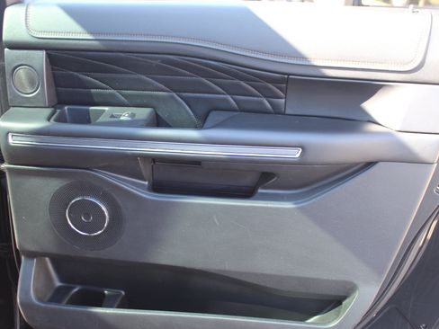 Used 2018 Ford Expedition Max Platinum image 34