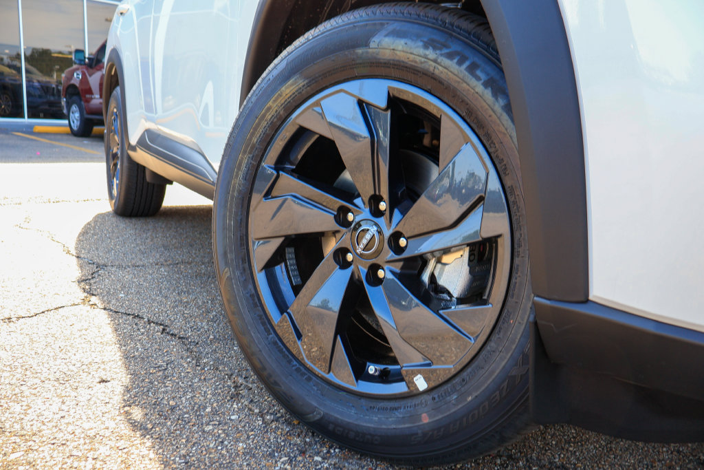 New 2026 Nissan Rogue SV FWD image 17