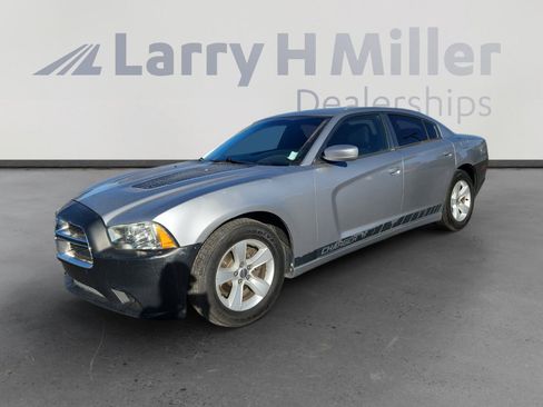 Used 2013 Dodge Charger SE image 1