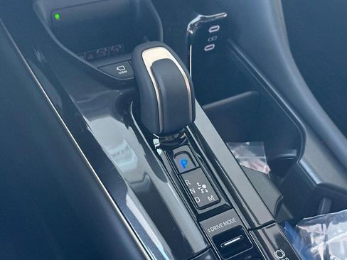 New 2026 Toyota Crown Platinum image 18