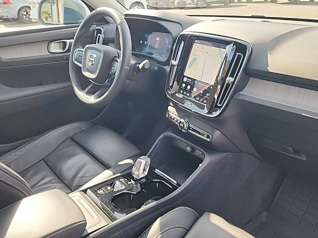 Certified 2023 Volvo XC40 B5 Plus w/ Driver Assist Package AWD/4WD image 20
