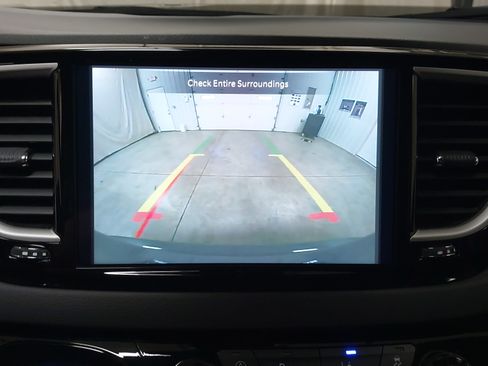 Used 2025 Chrysler Pacifica Select image 36