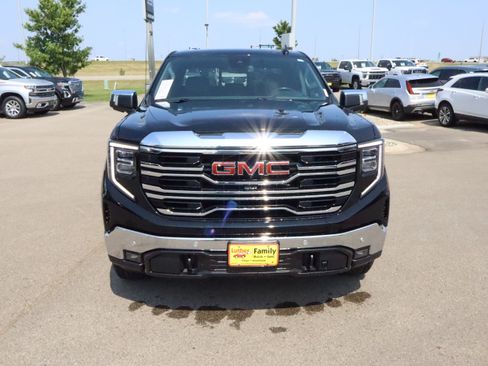 Used 2023 GMC Sierra 1500 SLT w/ SLT Premium Plus Package AWD/4WD image 2