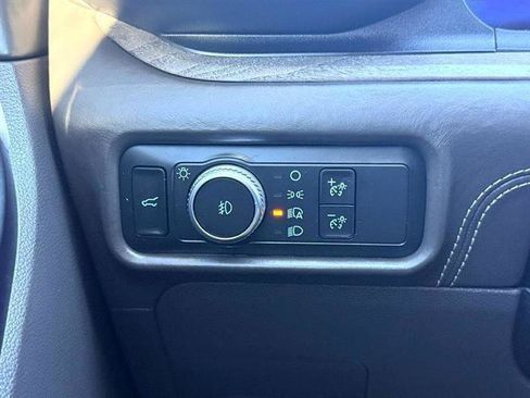 Used 2020 Ford Explorer Platinum w/ Premium Technology Package image 36