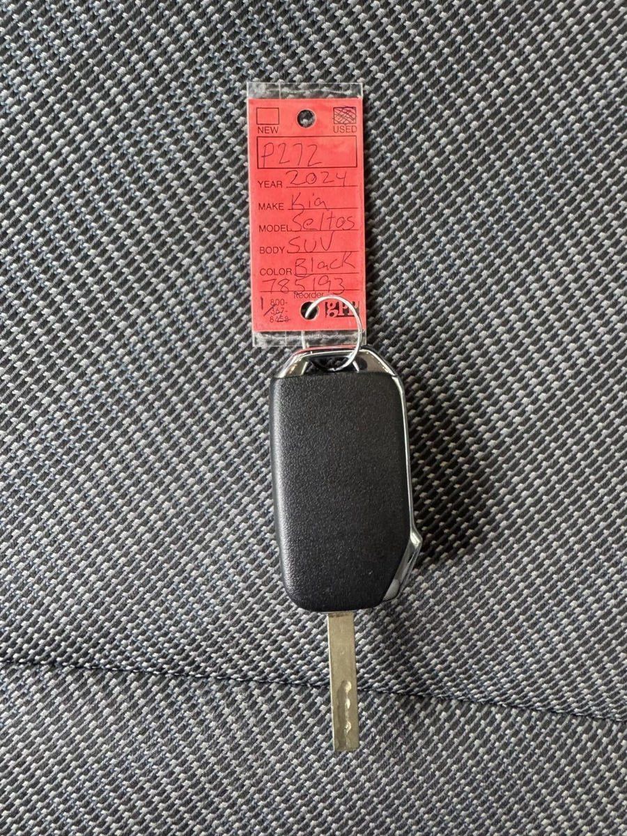 Used 2026 Kia Seltos LX AWD/4WD image 32