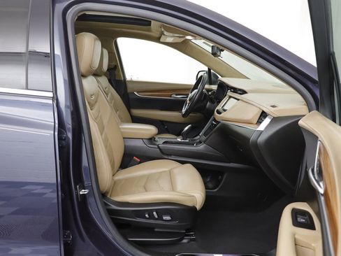 Used 2018 Cadillac XT5 Platinum w/ Driver Assist Package image 19