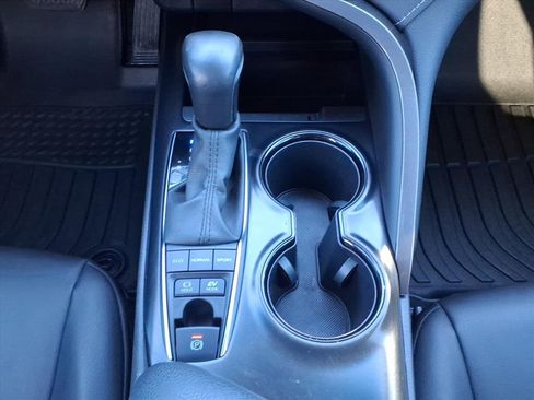 Used 2020 Toyota Camry SE image 18