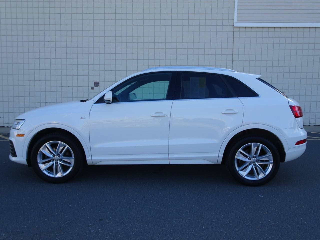 Used 2018 Audi Q3 2.0T Premium Plus w/ Premium Plus Package AWD/4WD image 4