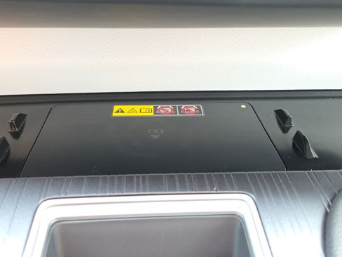Used 2025 Toyota Sienna XLE FWD image 25