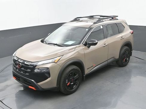 Used 2025 Nissan Rogue SV image 31