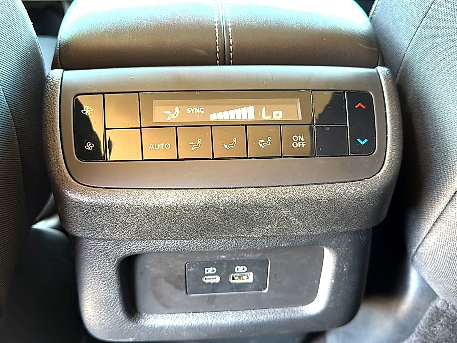 Used 2022 Nissan Pathfinder SV FWD image 19