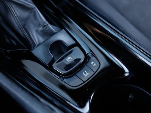 Used 2020 Toyota C-HR XLE image 37