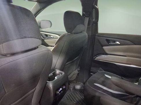 Used 2024 Chevrolet Traverse LT w/ Enhanced Driving Package image 23