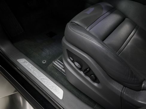 Certified 2023 Porsche Cayenne Platinum Edition image 14