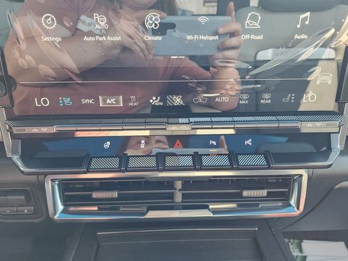 New 2026 GMC Hummer EV 4x4 Crew Cab image 34