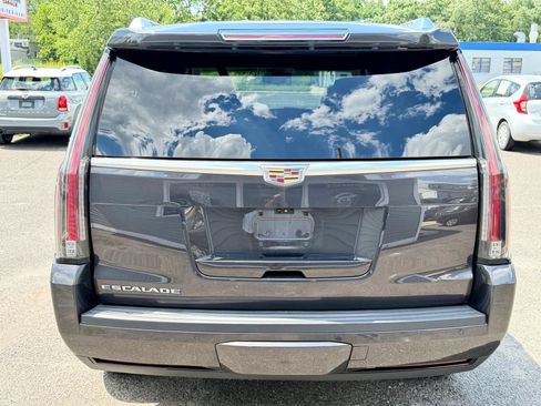 Used 2017 Cadillac Escalade Luxury AWD/4WD image 8