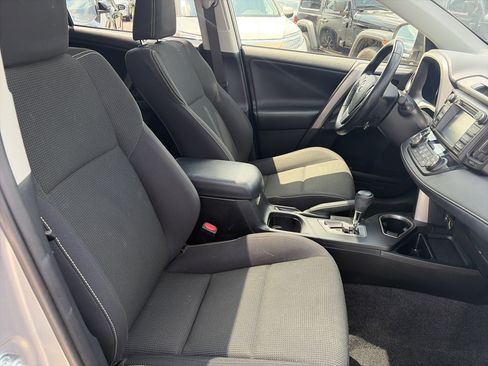 Used 2018 Toyota RAV4 XLE AWD/4WD image 13