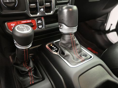 Used 2021 Jeep Wrangler Unlimited Rubicon w/ Xtreme Recon 35" Tire Package image 15