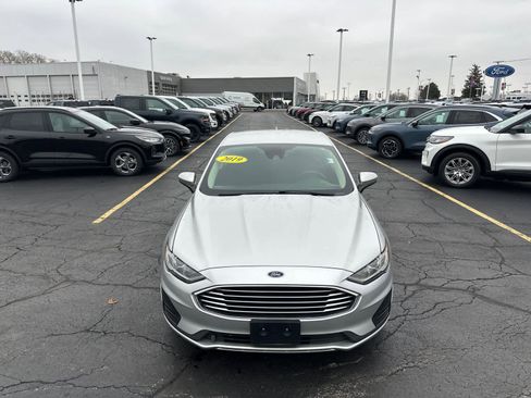 Used 2019 Ford Fusion SE image 3