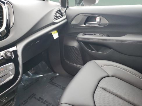 New 2026 Chrysler Voyager LX FWD image 24