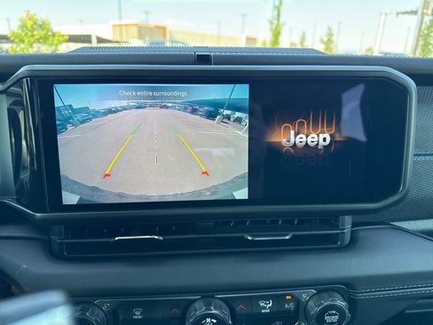 Used 2024 Jeep Wrangler Unlimited Rubicon 4xe image 27