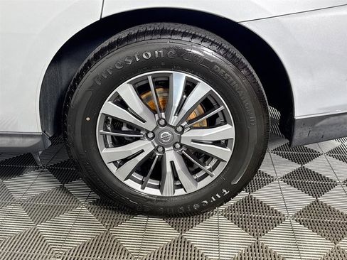 Used 2020 Nissan Pathfinder SV image 30