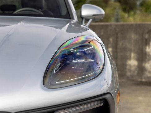 Certified 2026 Porsche Macan AWD/4WD image 18