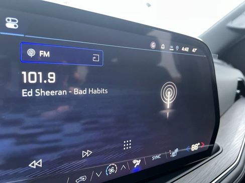 Used 2025 Chevrolet Suburban Z71 w/ Comfort Package image 13