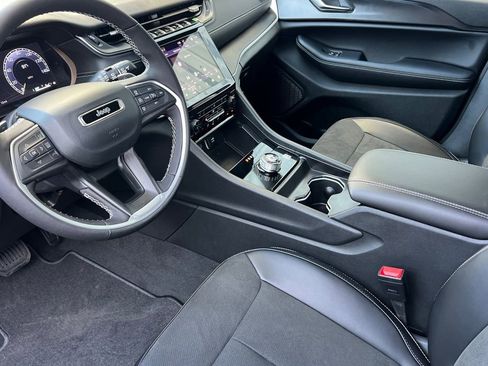 New 2025 Jeep Grand Cherokee 4WD image 10