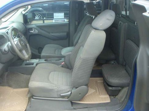 Used 2013 Nissan Frontier SV image 10