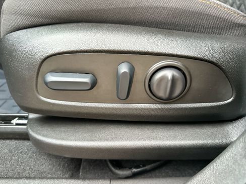 Used 2023 Chevrolet Equinox LT image 12