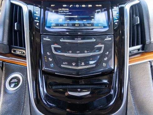 Used 2017 Cadillac Escalade Luxury image 28