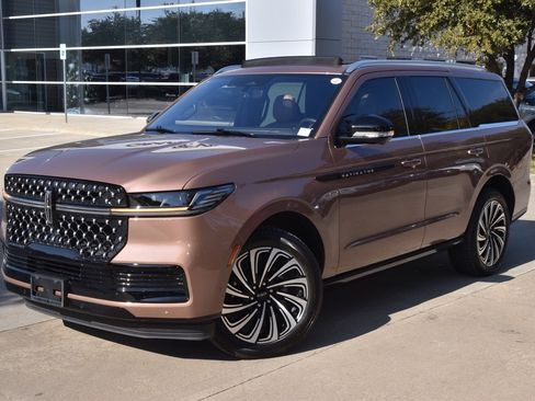 Certified 2025 Lincoln Navigator Black Label image 50