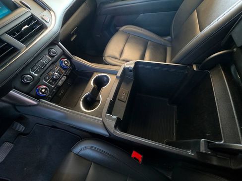 Used 2024 Chevrolet Suburban LT AWD/4WD image 43