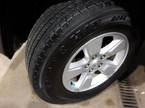 Used 2009 Jeep Liberty Sport w/ Popular Equipment Group image 38